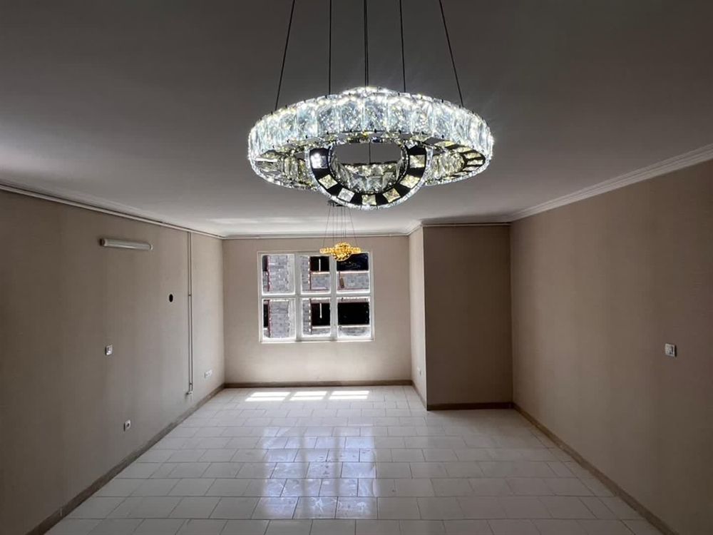 86 متر ، نور مستقیم ، بلوار کاشانی