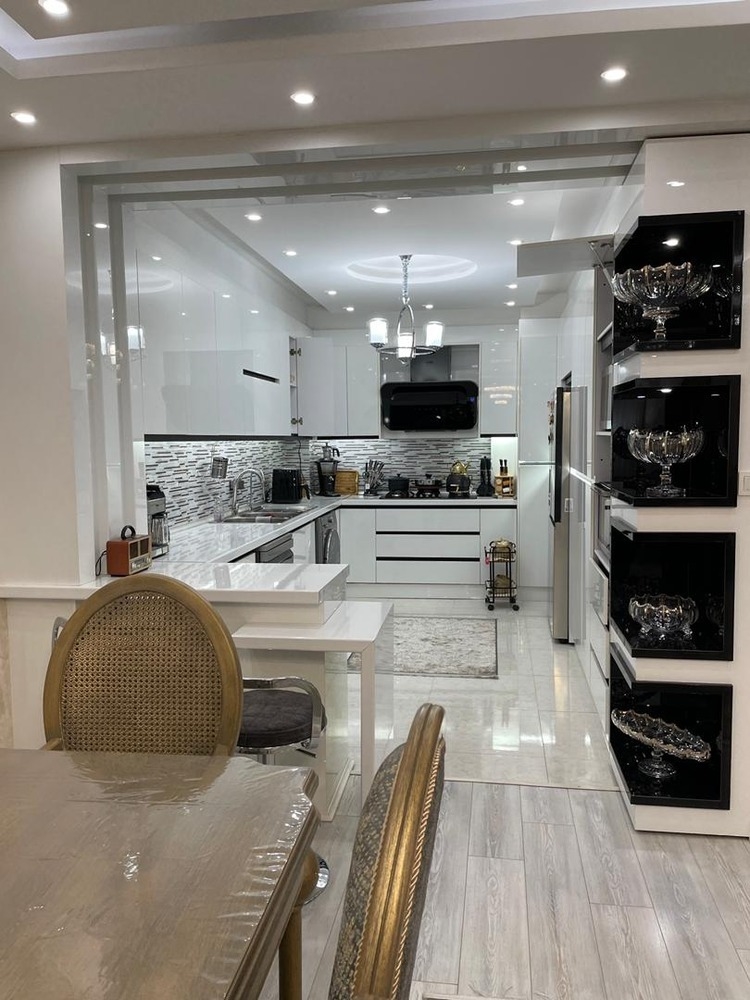 100 متر ، طبقه آخر ، بلوار بعثت