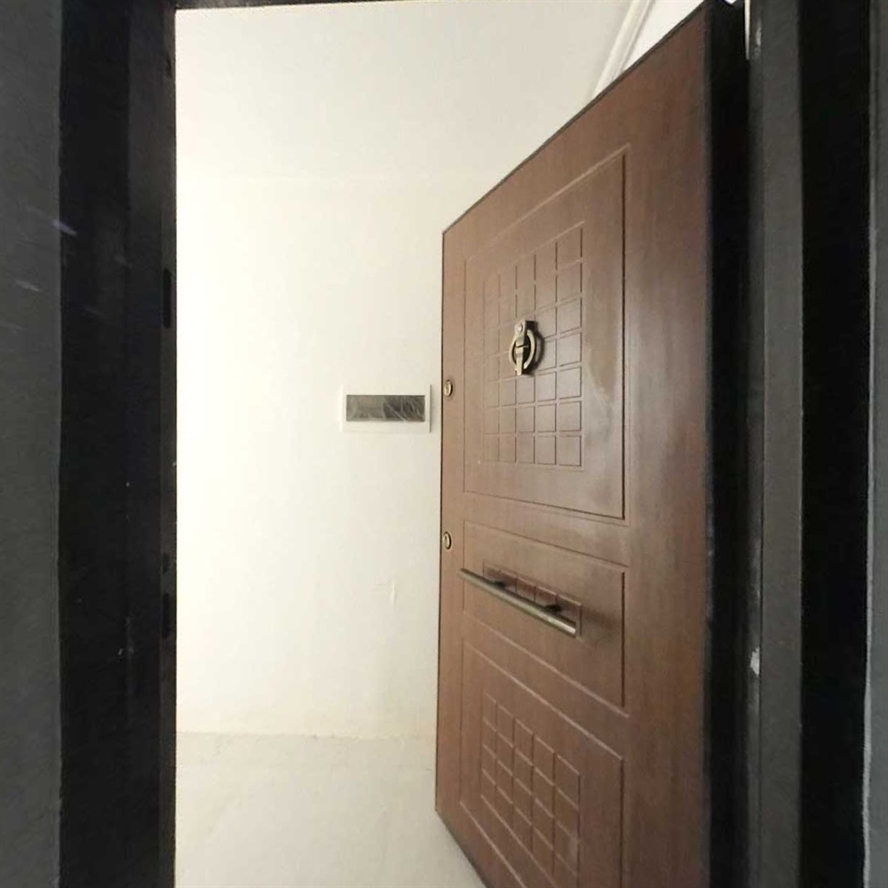 90 متر نور مستقیم ، میدان دانشگاه