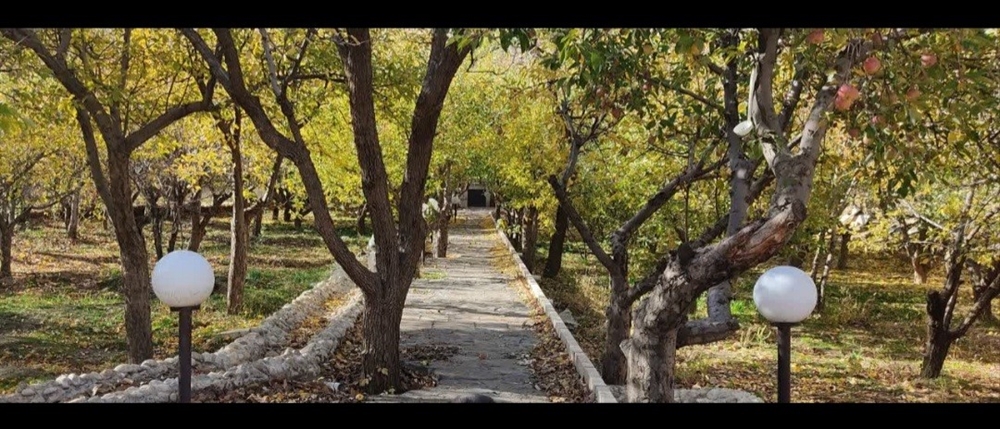 باغ 2100 متری ، بر بلوار اصلی گنجنامه 