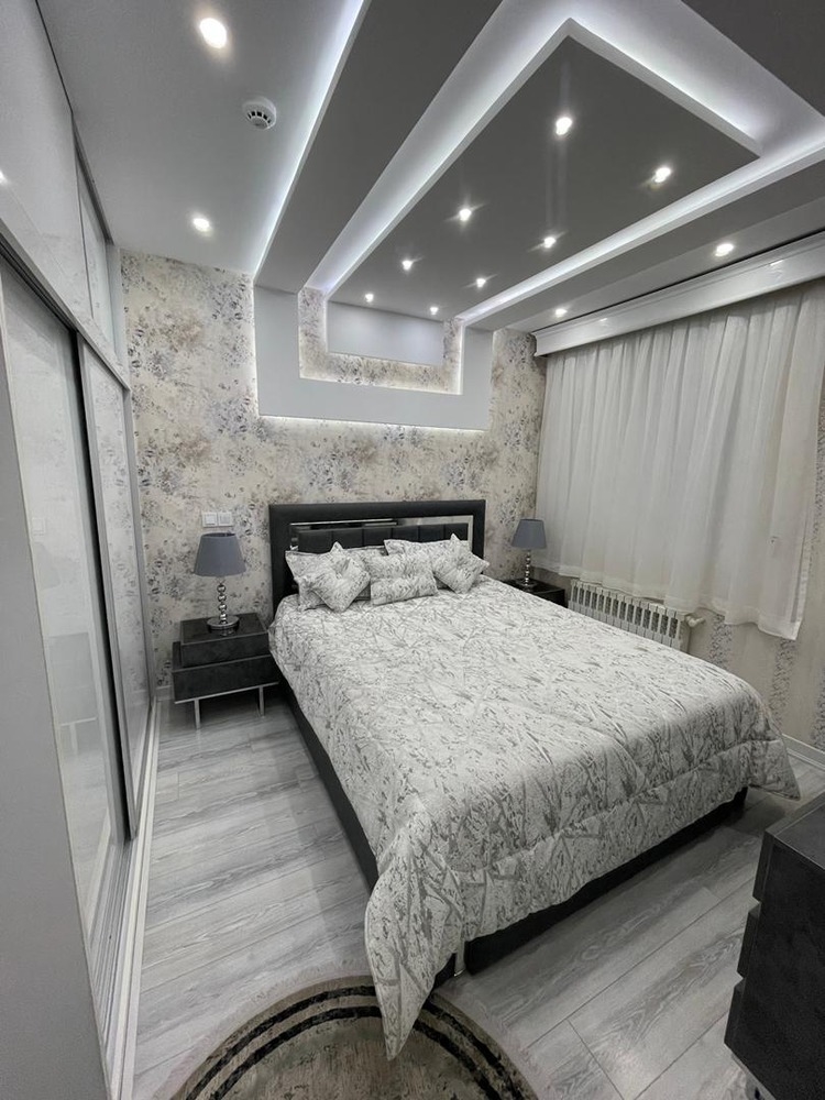 100 متر ، طبقه آخر ، بلوار بعثت