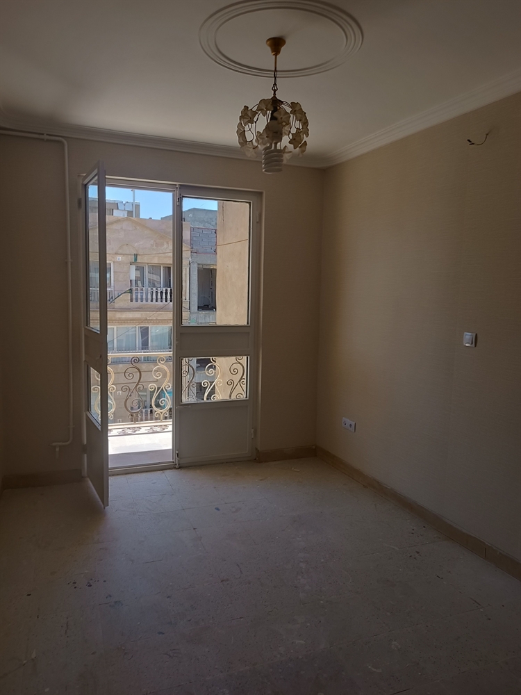 86 متر ، نور مستقیم ، بلوار کاشانی